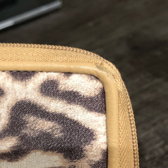 ❤️Gigi Hill Rita Wallet. Tons of space and slot to keep organized - Picture 13 of 13